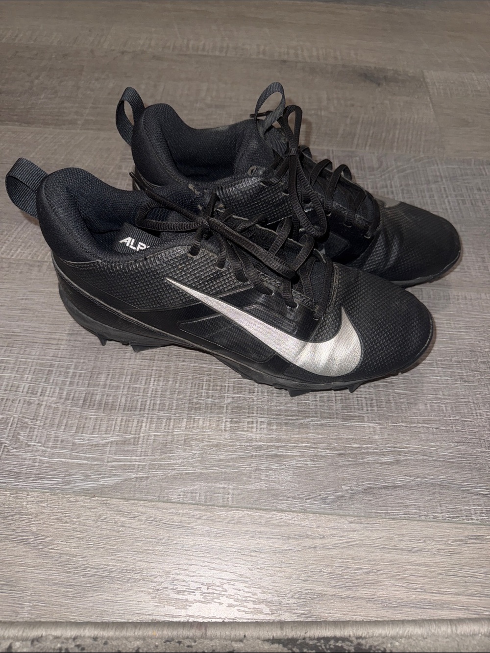 Nike Men’s Black Silver Cleats